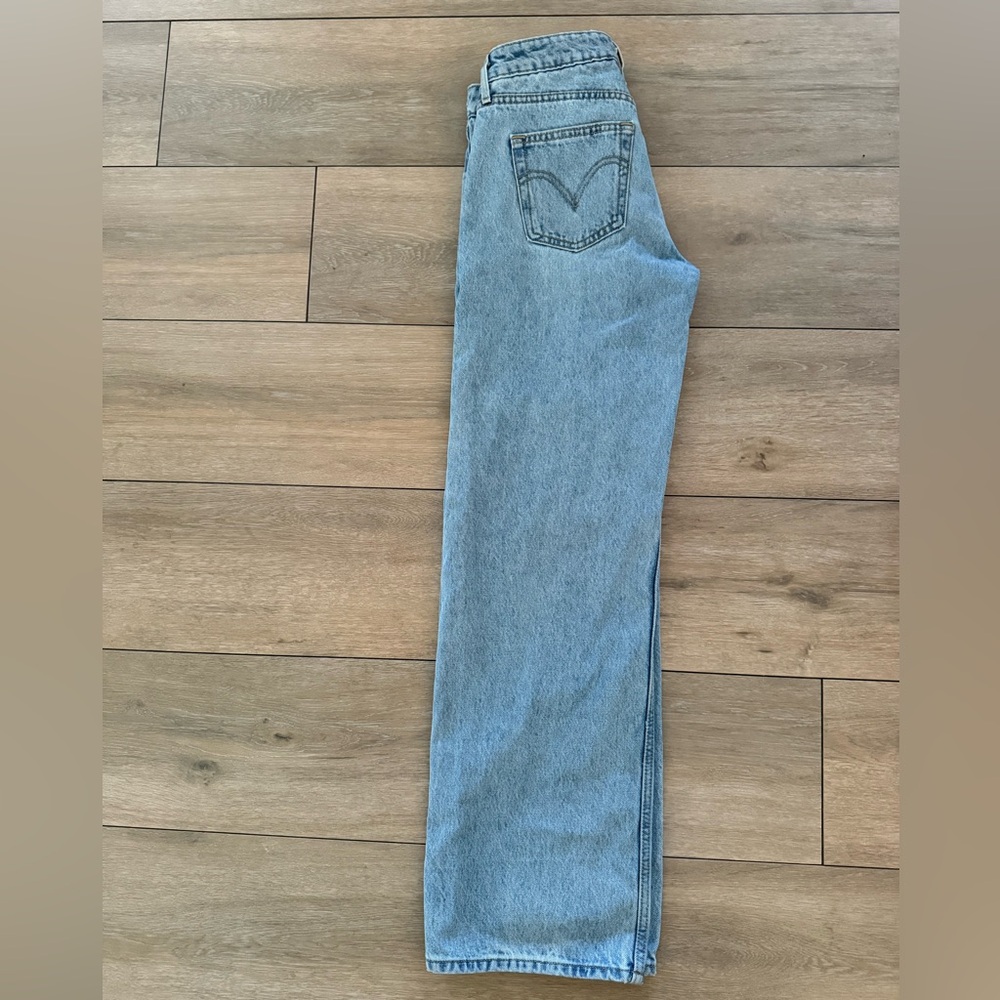 Levi's low and loose Jeans. Size 26 like new.